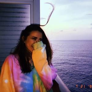 Meet your Posher, Elizabeth